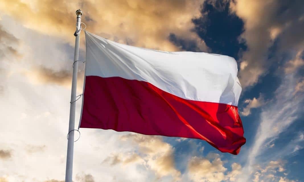 Dzień Flagi Rzeczypospolitej Polskiej w Suchej Beskidzkiej – Podkreśl swoją dumę z miasta!