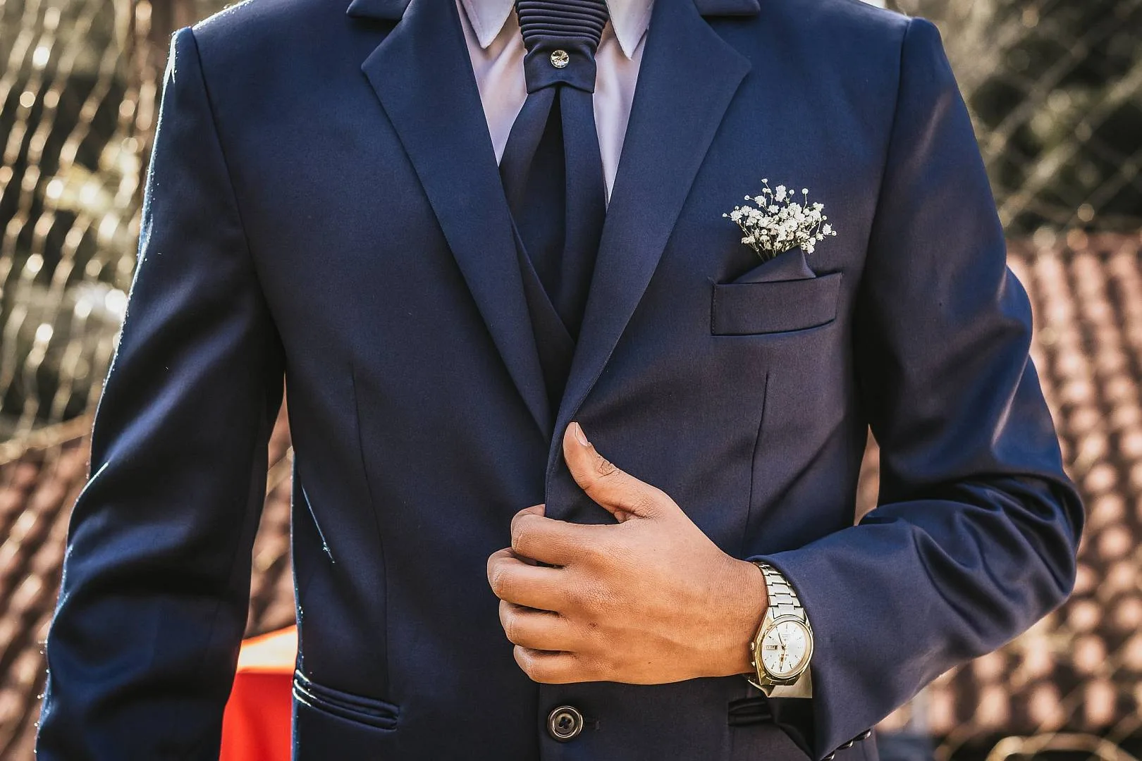 Garnitur wizytowy – elegancja i styl dla wymagającego mężczyzny