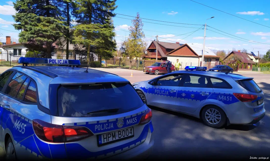 Uczniowie klasy 8 odwiedzili Komendę Powiatową Policji w Suchej Beskidzkiej